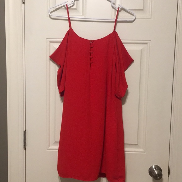 Beautiful red shift, holiday-ready! - Picture 2 of 7